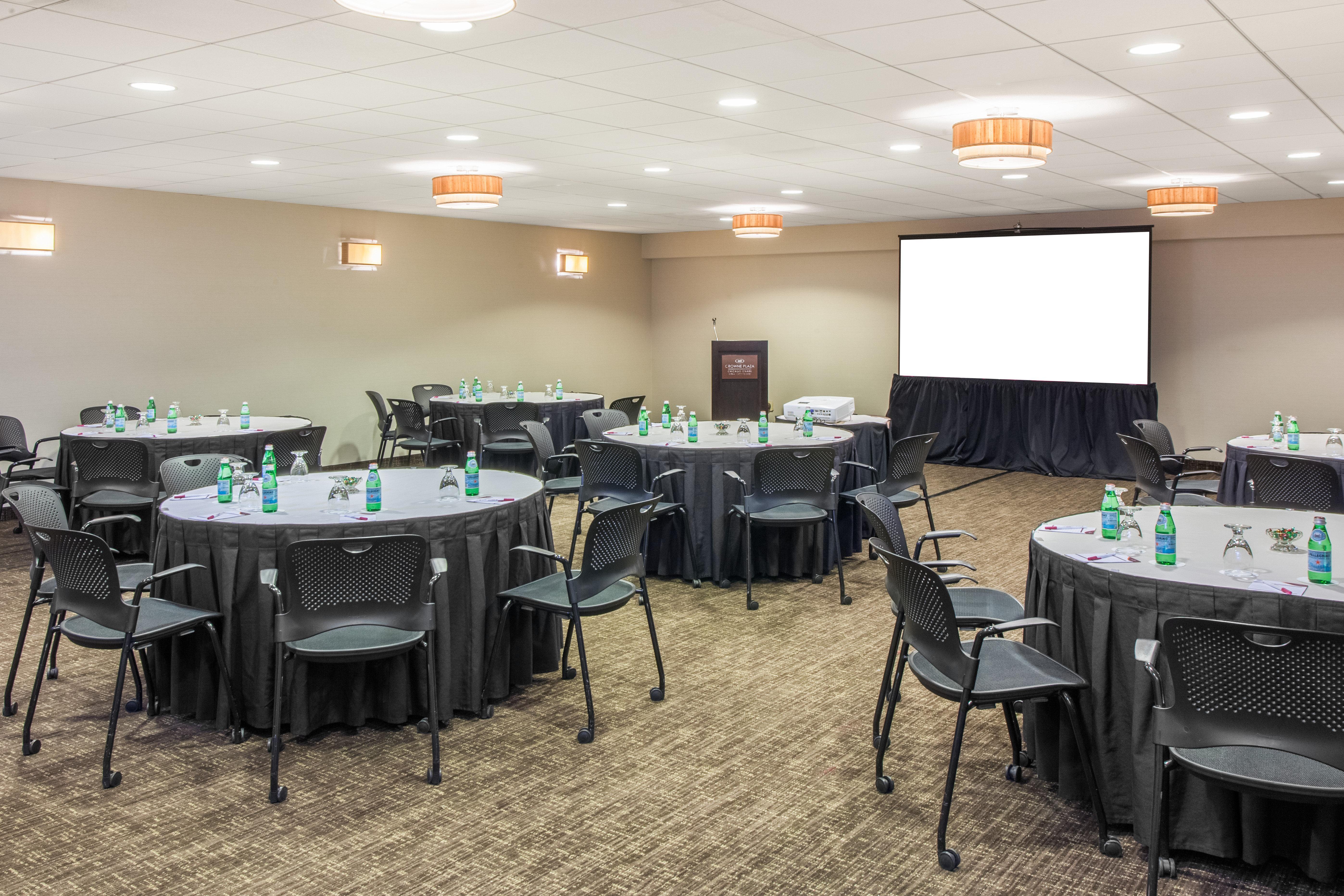 Crowne Plaza Chicago O'Hare Hotel & Conference Center By Ihg Rosemont Exterior photo